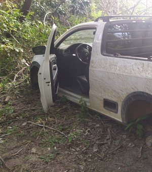 Carro abandonado na zona rural de Penedo era usado em assaltos