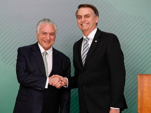 Bolsonaro diz que vai conversar com Temer em busca de apoio