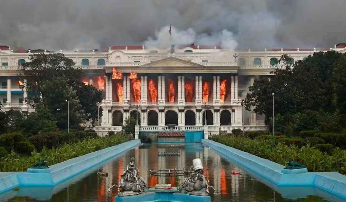 Esposa de ex-primeiro-ministro do Nepal morre em protesto