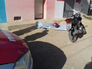 Após assalto, criminosos são baleados e um deles morre em Arapiraca