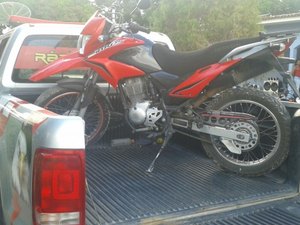 Polícia Militar recupera moto roubada em conjunto residencial