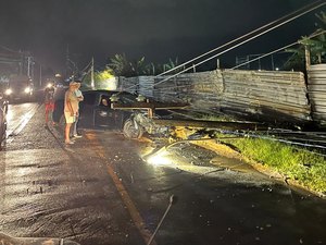 Carro derruba três postes e deixa mais de três mil residências sem energia em Maceió