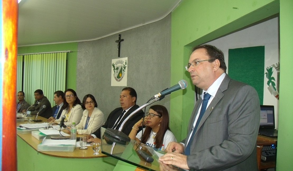 Vice-governador apresenta Programa Escola 10 para vereadores de Arapiraca