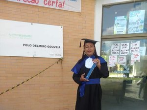 Conheça a primeira mulher trans que concluiu a graduação de pedagogia no Sertão alagoano