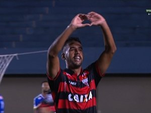 Atlético GO vence e assume liderança; Bragantino afunda Sampaio Corrêa