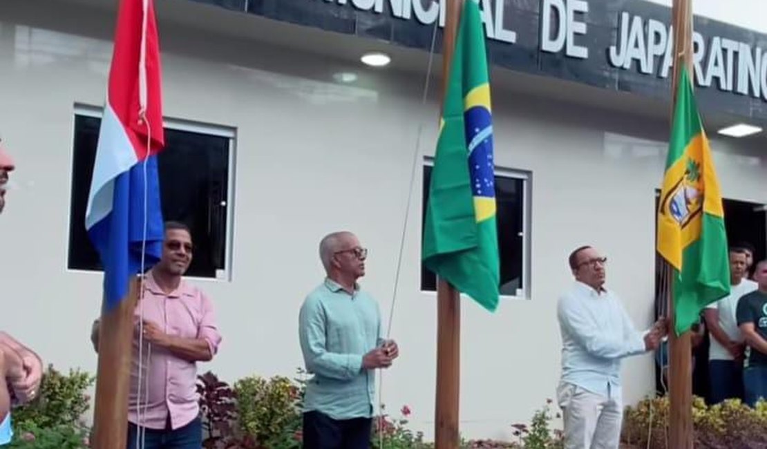 Prefeito inaugura obras para celebrar 65 anos de Japaratinga