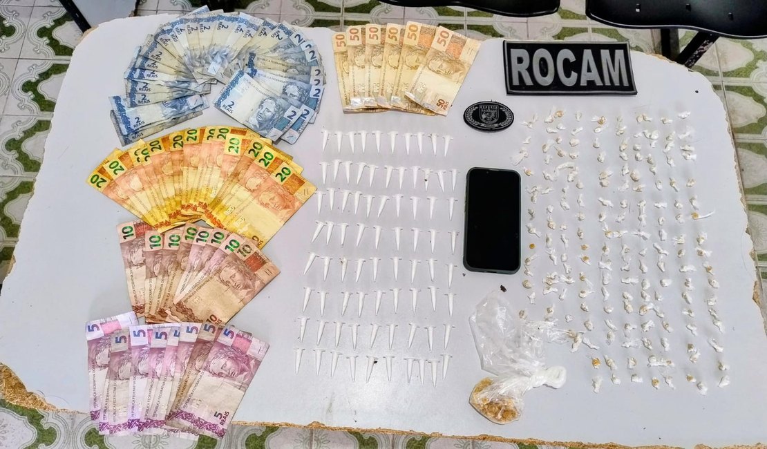 Adolescente é apreendido com cocaína escondida em casa abandonada no bairro Manoel Teles, em Arapiraca