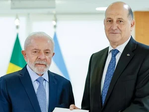 Embaixador argentino no Brasil deve voltar a Buenos Aires após crise
