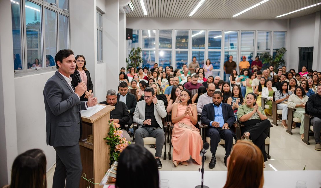 Prefeito dá posse a novos diretores escolares e reforça compromisso com a excelência da educação em Coruripe