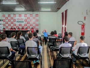 Estudantes participam de oficinas de escrita criativa da 2ª Festa Literária de Penedo