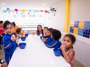 Investimento na compra de alimentos cresce e Maceió vira referência em merenda escolar