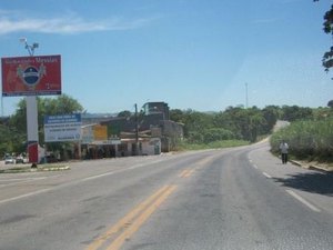 PERIGO NA ESTRADA: Assaltantes bloqueiam BR 101 e deixam condutores de veículos em pânico