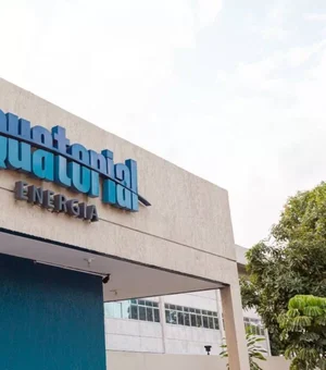 Luzes de postes piscando e energia oscilando há 15 dias revoltam moradores em Arapiraca