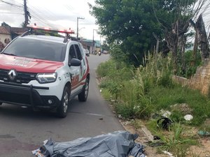 Homem é assassinado a facadas em Arapiraca após discussão no bairro Batingas