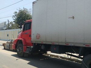 Polícia recupera dois caminhões com carga roubada no Agreste