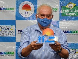 Prefeito de Maragogi recebe Selo Unicef e troféu pela gestão 2017-2020
