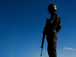 Soldado fica com traumatismo craniano após levar rasteira de colega