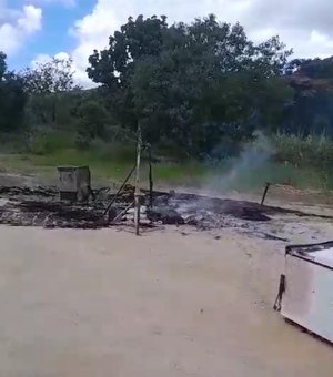 [Vídeo] Criminoso incendeia circo em Passo de Camaragibe