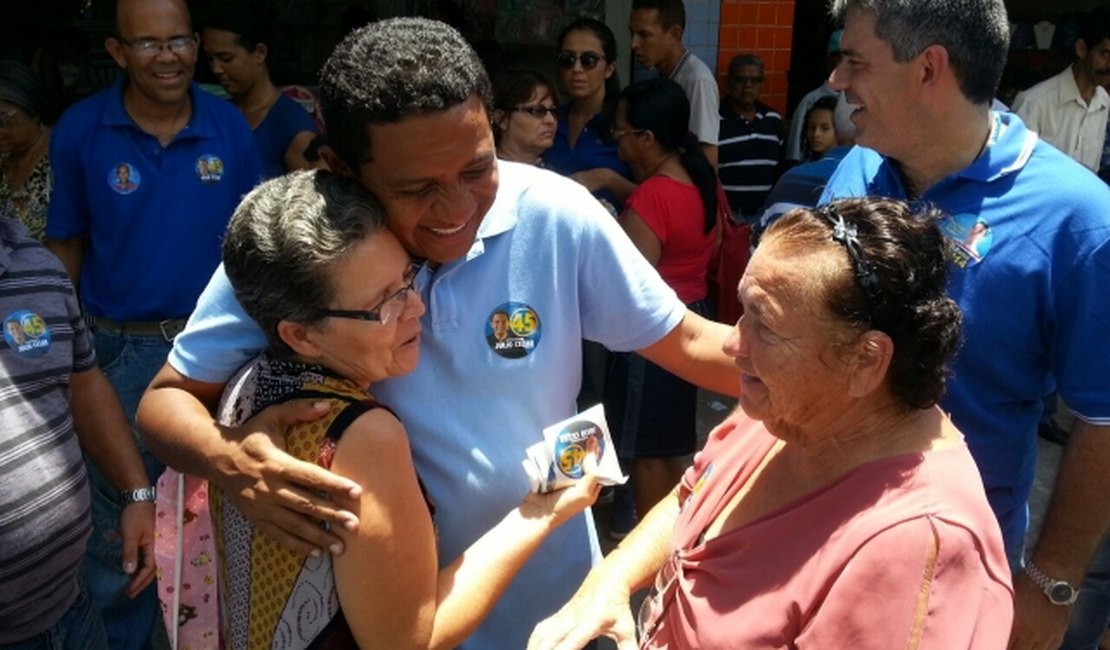 Desempenho de Júlio Cezar em debates é elogiado em Maceió