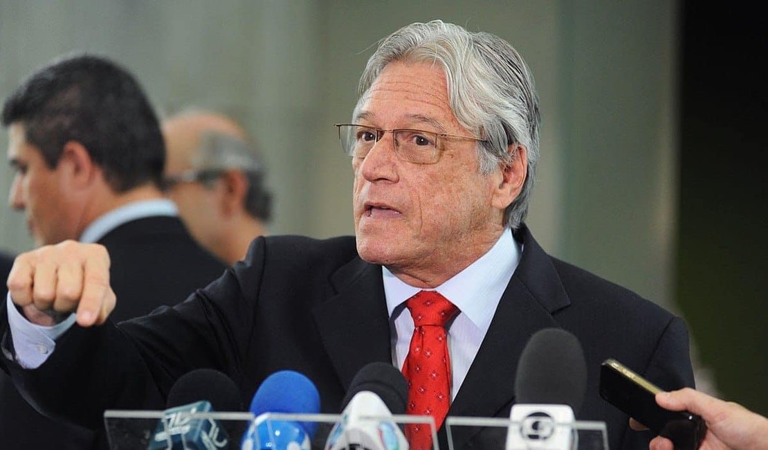 Após lançá-lo como sucessor em 2014, Téo Vilela agora pede votos para rival de Júlio Cézar