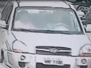 [Vídeo] Carro de luxo usado em assalto a bar é apreendido pela polícia
