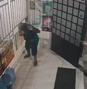 [Vídeo] Câmeras de segurança flagraram assassinato dentro de depósito de bebidas em Penedo