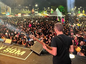 Público lota a Avenida no 1° dia do Forró para Nossa Gente, em Viçosa