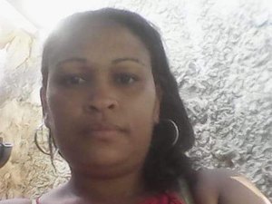 Mulher morre após sofrer choque elétrico enquanto lavava roupas