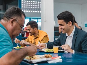 Em visita ao Restaurante Popular, prefeito JHC anuncia ampliação da capacidade