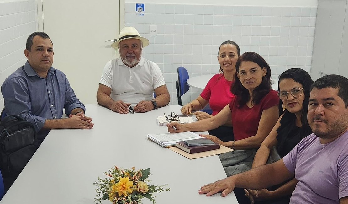 Zé Pacheco e equipe técnica determinam reajuste salarial aos servidores municipais de São Sebastião