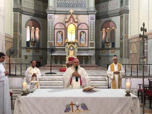 Missa da Quinta-Feira Santa acontece sem o rito do “lava-pés”