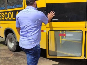 Prefeitura de Matriz de Camaragibe adquire micro-ônibus escolar