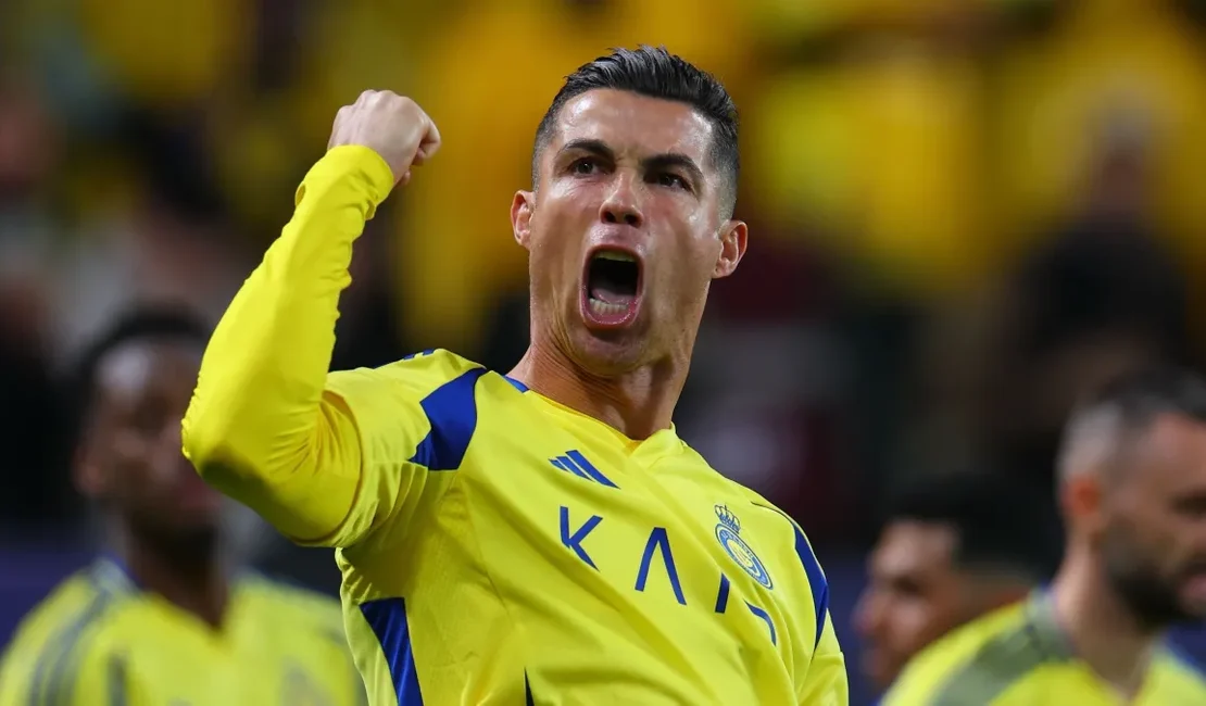 Cristiano Ronaldo se torna o primeiro bilionário do futebol após contrato