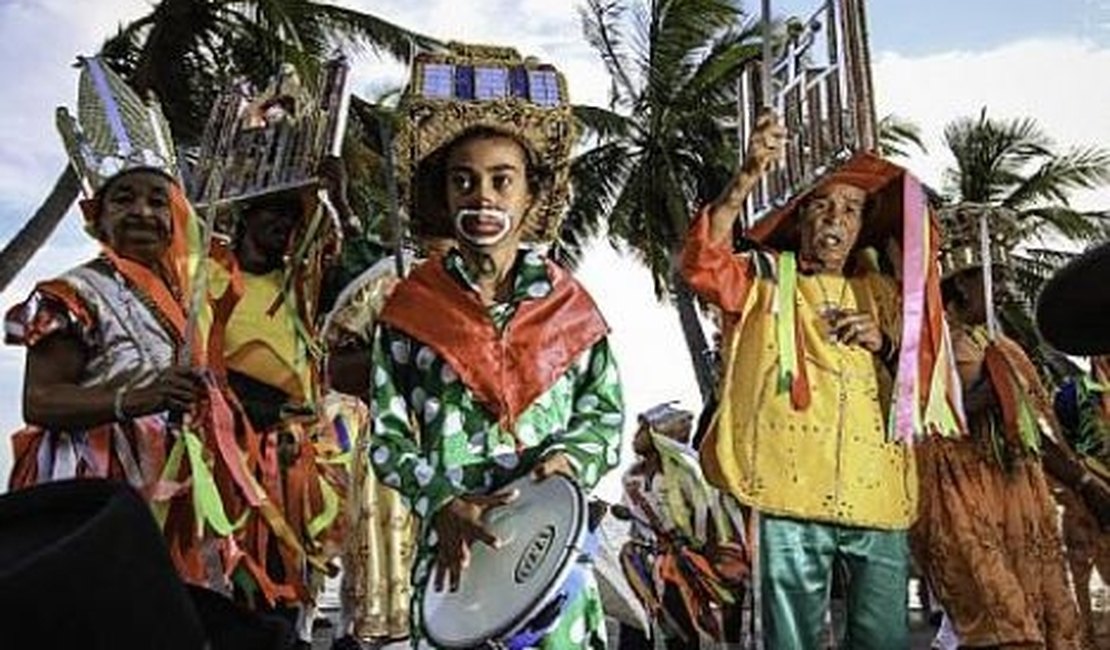 Giro de folguedos celebra a cultura afro-brasileira