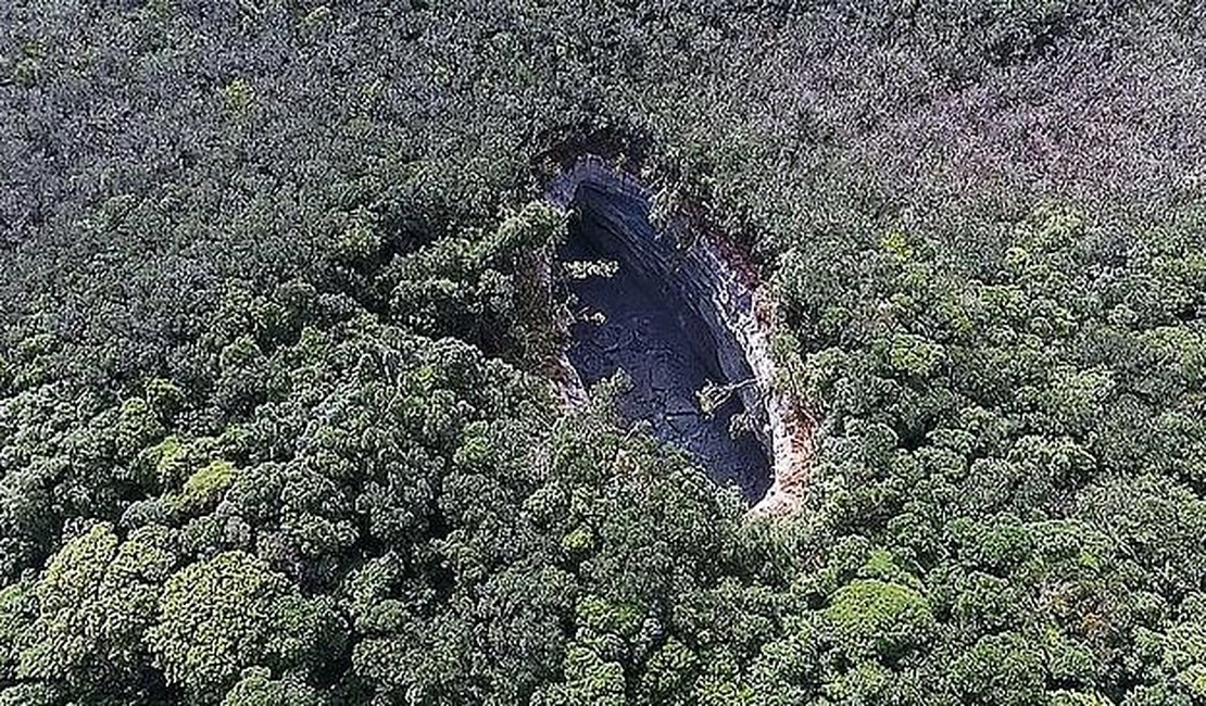 Cratera em ilha na Bahia aumenta e causas ainda são desconhecidas