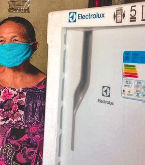 Após enchentes, 245 famílias de Santana do Ipanema recebem geladeiras novas 