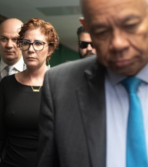 Zambelli apanha na cadeia e advogado consegue transferência de cela