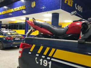 Dois foragidos da Justiça são presos pela PRF em Rio Largo