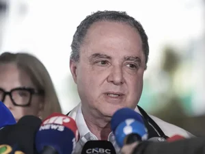 Médico diz que Lula retirou lesão e deve repousar nos próximos dias