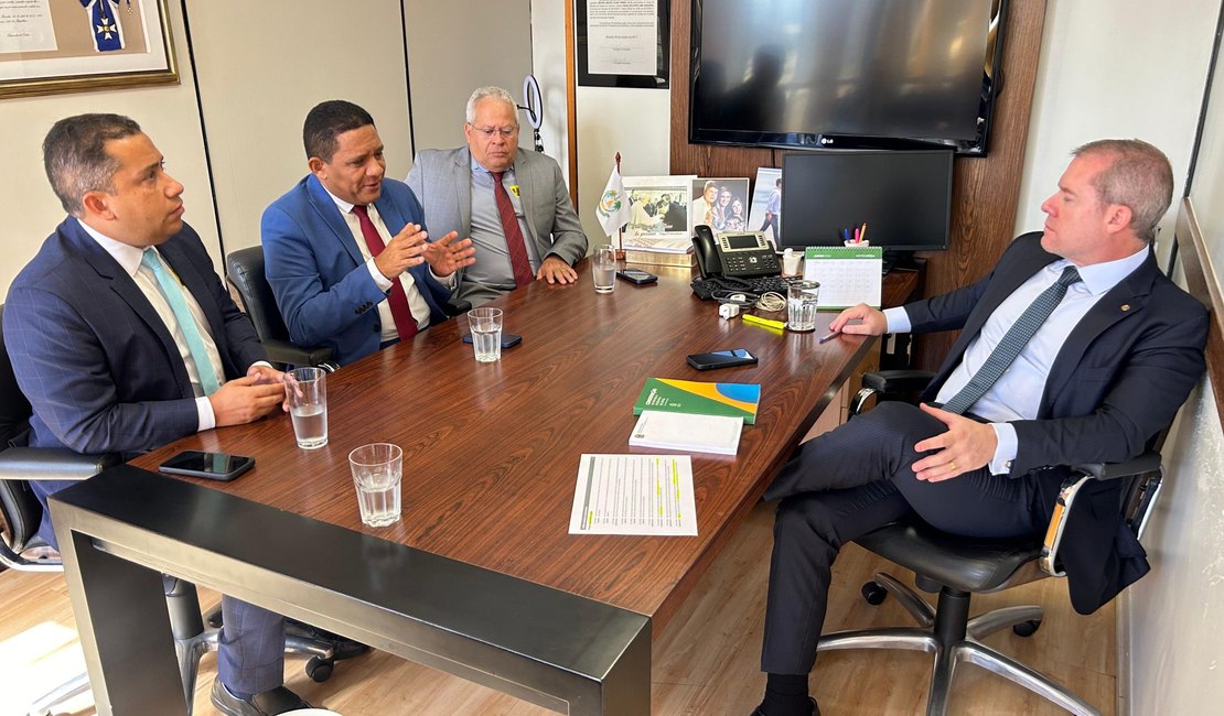 Julio Cezar tem encontro com Marx Beltrão em Brasília para discutir emendas para Palmeira dos Índios