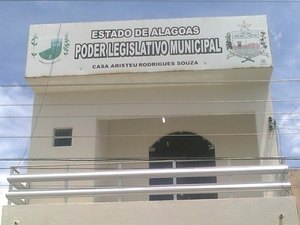 Câmara no Sertão paga mais R$ 500 mil em aluguel de carros que nunca foram vistos