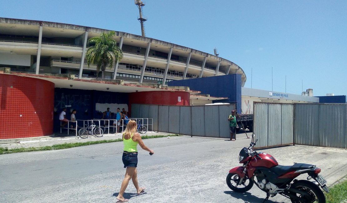 Homem passam mal no Rei Pelé em primeiro jogo do CSA na série A