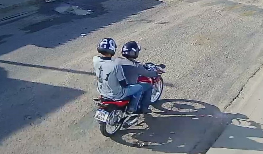 [Vídeo] Estudante do Colégio Artur Ramos é assaltado por dois homens em uma moto em Arapiraca