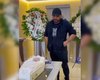 Sob forte comoção, bebê que morreu no HRA é velado em Arapiraca e pai desabafa: 'indignação'