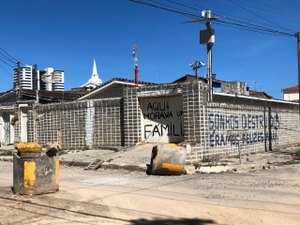 Teto de casa desaba durante fortes chuvas no bairro do Pinheiro