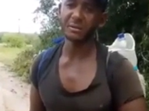 [Vídeo] Homem peregrina pelas rodovias do Brasil e diz que vai voltar para Penedo para ver os filhos 