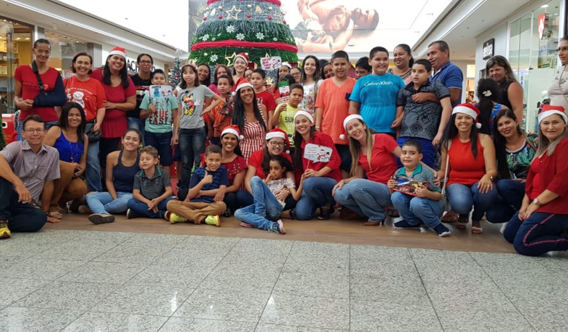 Crianças do Espaço Trate ganham dia de diversão em alusão ao Natal