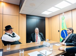 Prefeito Gilberto Gonçalves e Vereador Valério Passos se reúnem com Ministro das Comunicações