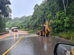 PRF alerta pontos que motoristas devem ter cuidado ao trefegar durante as chuvas desta quarta-feira (25)