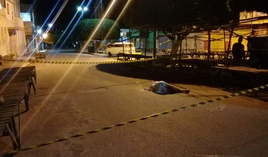 Mulher morre ao cair de garupa de moto no Centro de Taquarana